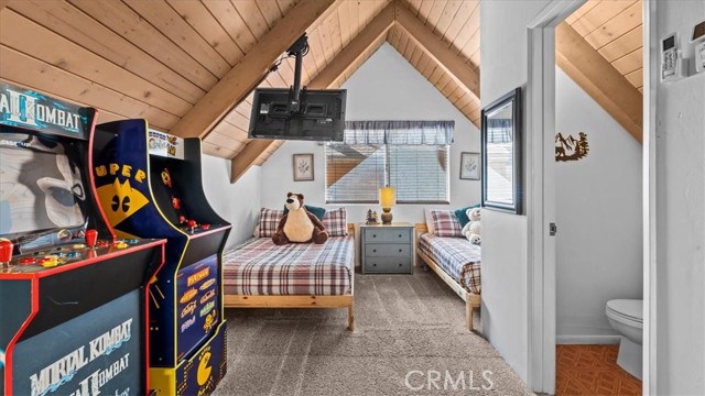 613 E Victoria Court, Lake Arrowhead, CA 92352