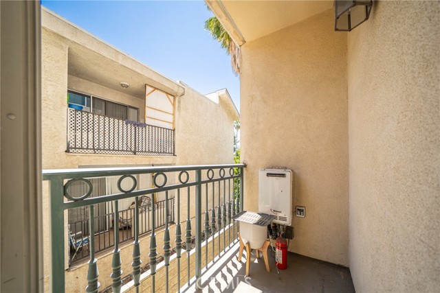 13941 Sherman Way, Van Nuys CA: https://media.crmls.org/medias/17c3f8c8-2d33-452e-8f7c-13b008d6adc9.jpg