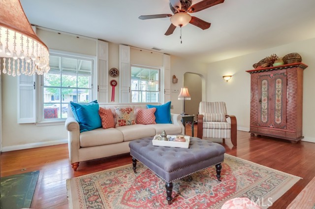 3952 Gaviota Avenue, Long Beach CA: https://media.crmls.org/medias/17c4b8b0-2f6f-4b2f-ae36-a0d8952ab8a5.jpg