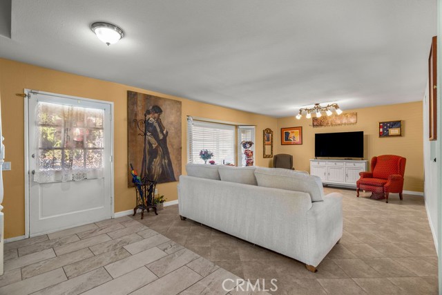 Detail Gallery Image 5 of 55 For 5444 Peacock Lane, Riverside,  CA 92505 - 5 Beds | 4 Baths