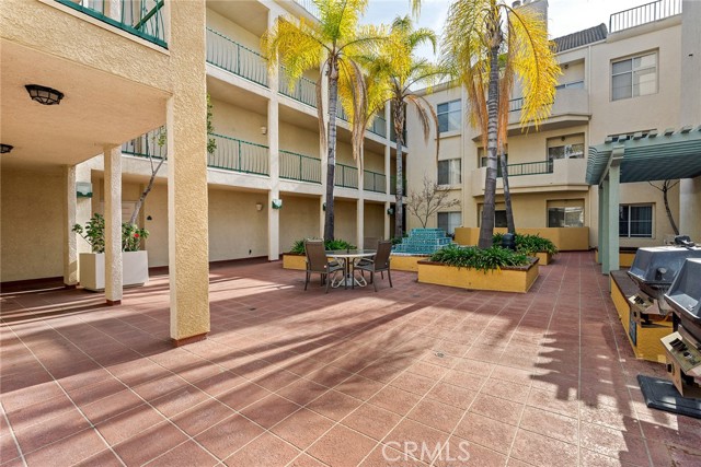 Detail Gallery Image 3 of 25 For 5420 Sylmar Ave #119,  Sherman Oaks,  CA 91401 - 2 Beds | 2 Baths