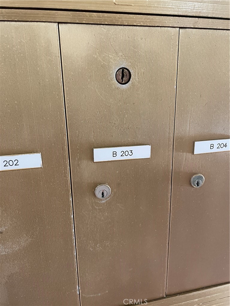 https://media.crmls.org/medias/17c61aec-43b5-4c2e-9e2d-cb4924134c4f.jpg?preset=X-Large