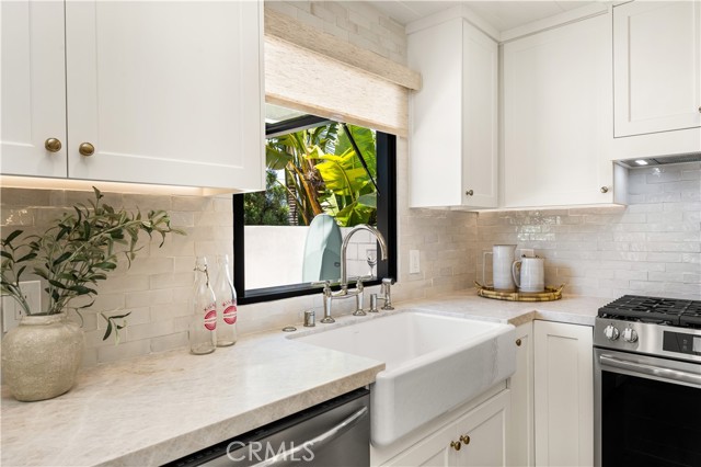 2134 Orange Avenue, Costa Mesa CA: https://media.crmls.org/medias/17c65201-57b7-4626-8b9e-2f32086d01d3.jpg