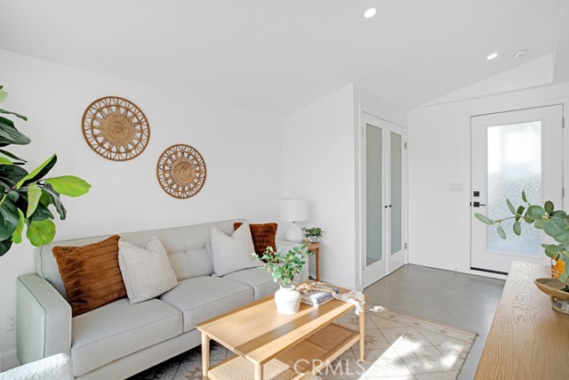 Detail Gallery Image 22 of 37 For 3031 4th Ave, Los Angeles,  CA 90018 - 6 Beds | 4/1 Baths