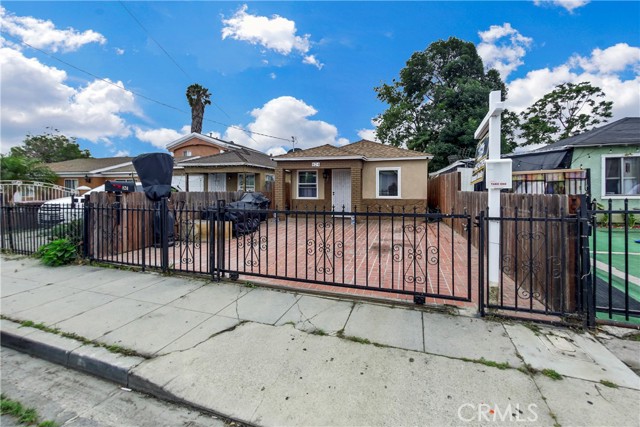 Detail Gallery Image 1 of 1 For 824 W Palmer St, Compton,  CA 90220 - 3 Beds | 1 Baths