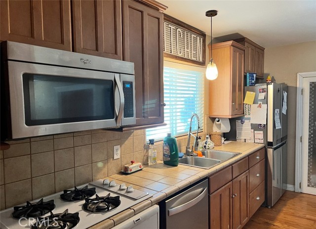 Detail Gallery Image 9 of 14 For 619 C St, Lemoore,  CA 93245 - 3 Beds | 2 Baths