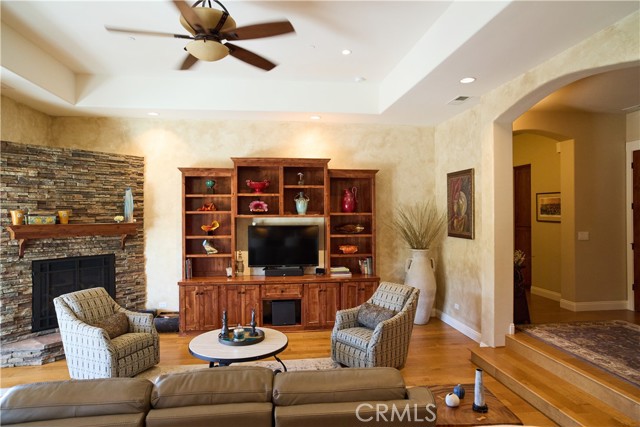 Detail Gallery Image 9 of 73 For 869 Whispering Winds Ln. Ln, Chico,  CA 95928 - 4 Beds | 3/1 Baths