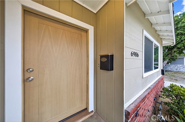 Detail Gallery Image 3 of 32 For 6906 Mclennan Ave, Lake Balboa,  CA 91406 - 3 Beds | 3 Baths