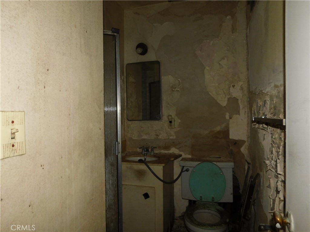 https://media.crmls.org/medias/17c936a8-6933-4625-b4ef-85f42529aeb1.jpg?preset=X-Large