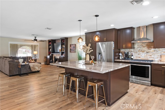 33127 Camelot Drive, Yucaipa CA: https://media.crmls.org/medias/17c9b9d0-e5f8-4ad8-a146-d74eb3948314.jpg