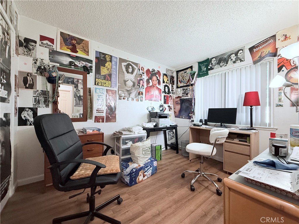 https://media.crmls.org/medias/17cd15d5-3788-4bd6-b9ea-0d6590e87e24.jpg?preset=X-Large