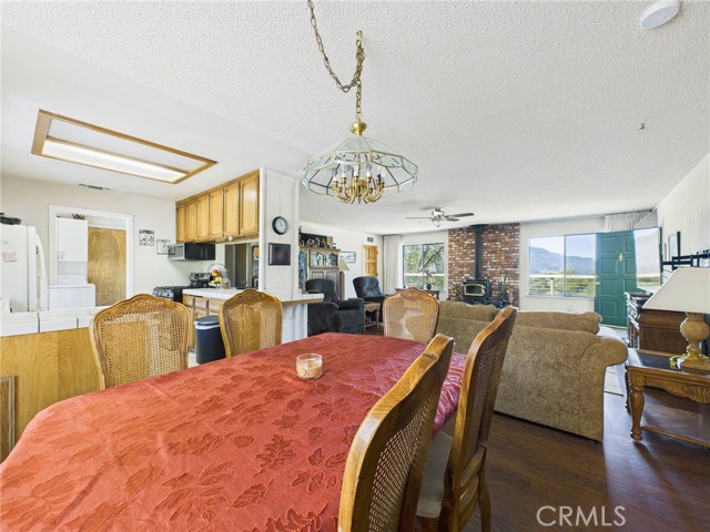 40170 Hillsborough Loop, Oakhurst CA: https://media.crmls.org/medias/17ceb72f-989e-410a-bfcd-730c12b9c157.jpg