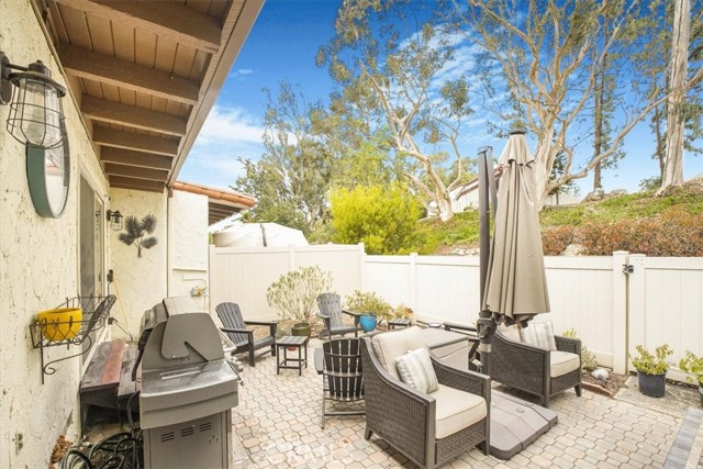 Detail Gallery Image 3 of 35 For 792 Woodlawn Dr, Thousand Oaks,  CA 91360 - 2 Beds | 2 Baths