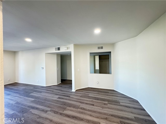 Detail Gallery Image 4 of 27 For 4717 Ben Ave #210,  Valley Village,  CA 91607 - 2 Beds | 2 Baths