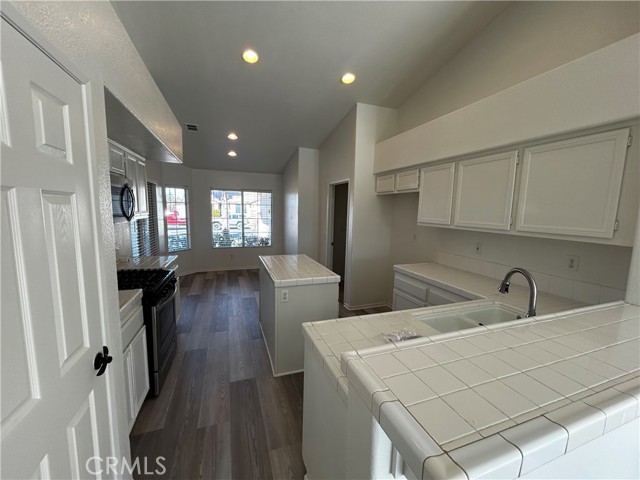 Detail Gallery Image 7 of 25 For 36996 Pomerol Loop, Winchester,  CA 92596 - 3 Beds | 2 Baths