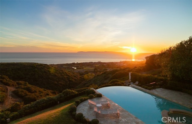 50 Pelican Crest, Newport Coast CA: https://media.crmls.org/medias/17cf5b71-7371-4927-a52f-02d1153fc77c.jpg