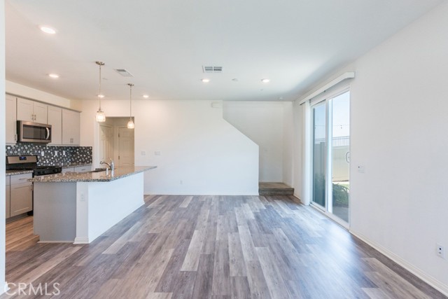 Detail Gallery Image 4 of 64 For 27638 Sawtooth Ln, Canyon Country,  CA 91387 - 3 Beds | 2/1 Baths