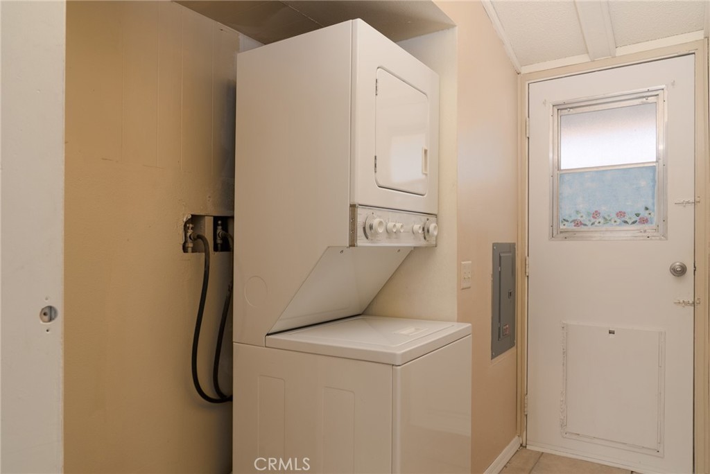 https://media.crmls.org/medias/17d01ded-f653-4dfc-8ec8-75c7bb3e2812.jpg?preset=X-Large