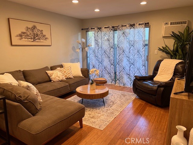 28947 Thousand Oaks Boulevard, Agoura Hills CA: https://media.crmls.org/medias/17d104ca-1d9f-4966-b421-a83170773927.jpg