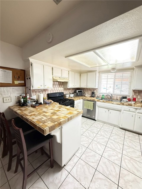 Detail Gallery Image 9 of 35 For 1934 Tulipwood Drive, Paso Robles,  CA 93446 - 4 Beds | 3 Baths