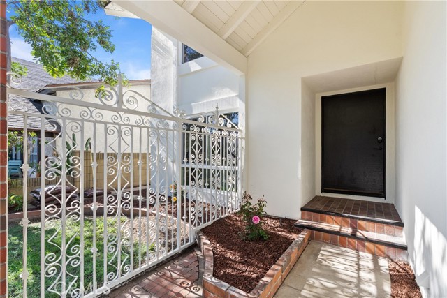 Detail Gallery Image 3 of 46 For 4287 via Norte, Cypress,  CA 90630 - 5 Beds | 2/1 Baths