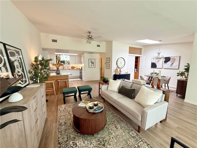 Detail Gallery Image 3 of 18 For 1520 Northwood Road 244e,  Seal Beach,  CA 90740 - 2 Beds | 1/1 Baths