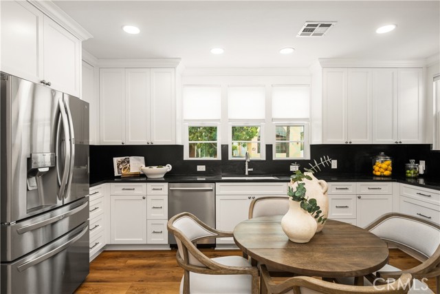 309 15th Street, Seal Beach CA: https://media.crmls.org/medias/17d2cc48-ee39-43dd-b18e-1619dcc9d2c1.jpg