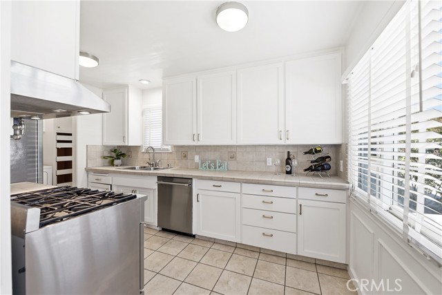 Detail Gallery Image 5 of 41 For 18638 Malden, Northridge,  CA 91324 - 4 Beds | 2 Baths