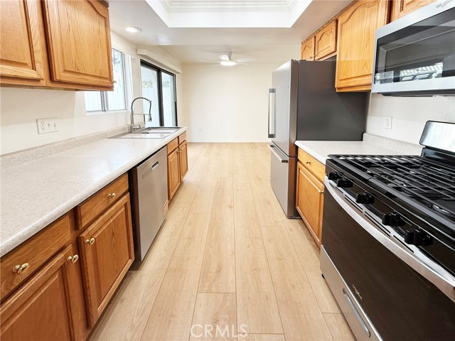Detail Gallery Image 11 of 37 For 18301 Patterson Lane #3,  Huntington Beach,  CA 92646 - 2 Beds | 1/1 Baths