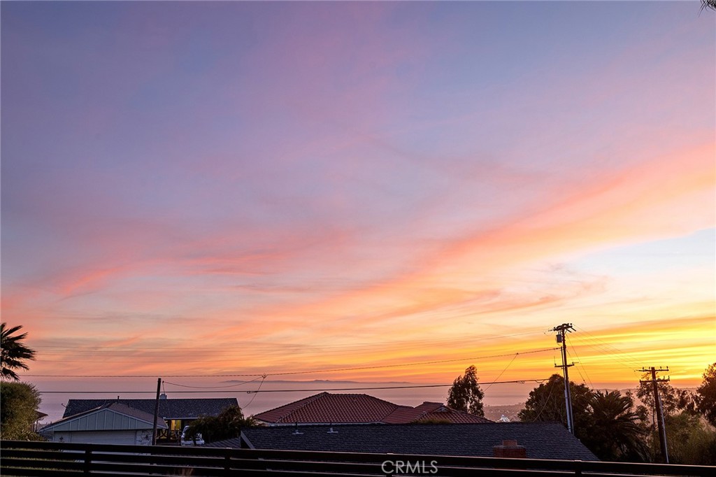 https://media.crmls.org/medias/17d57230-40af-4b8e-bb2a-6bedeb2a0e8f.jpg?preset=X-Large
