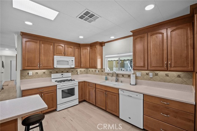 Detail Gallery Image 12 of 39 For 1440 Ridgemont Way, Corona,  CA 92880 - 2 Beds | 2 Baths