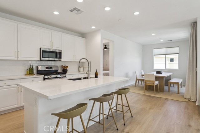 Detail Gallery Image 8 of 56 For 489 Berrybush St, Hemet,  CA 92543 - 3 Beds | 2 Baths