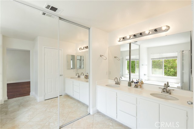 43 Declaration Place, Irvine CA: https://media.crmls.org/medias/17d70dd9-7d0e-4e1a-b383-23efe928f7ac.jpg