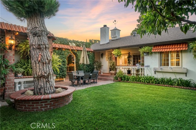Detail Gallery Image 10 of 59 For 19120 Hartland St, Reseda,  CA 91335 - 5 Beds | 3 Baths