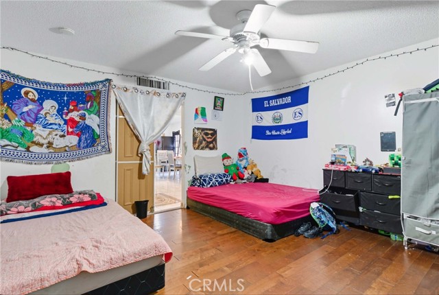 Detail Gallery Image 10 of 19 For 4508 Axminster, Bakersfield,  CA 93307 - 3 Beds | 2 Baths