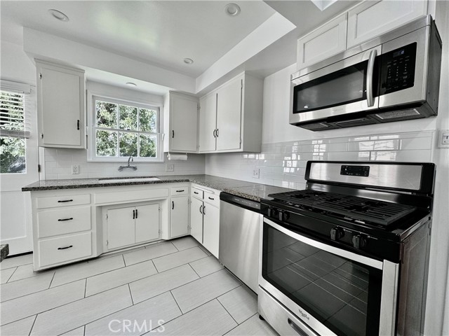 Detail Gallery Image 4 of 19 For 4918 Haskell Ave, Los Angeles,  CA 91436 - 3 Beds | 2 Baths