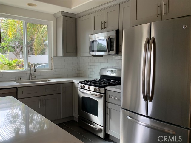 Detail Gallery Image 3 of 18 For 10790 Rose Ave #109,  Los Angeles,  CA 90034 - 2 Beds | 2/1 Baths