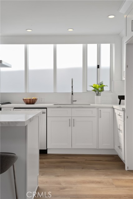 317 8th Street, Manhattan Beach, California 90266, 3 Bedrooms Bedrooms, ,3 BathroomsBathrooms,Residential,Sold,8th,SB22148792