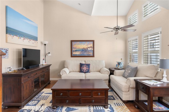 Detail Gallery Image 5 of 40 For 37 Cabrillo St, Newport Beach,  CA 92663 - 2 Beds | 2 Baths