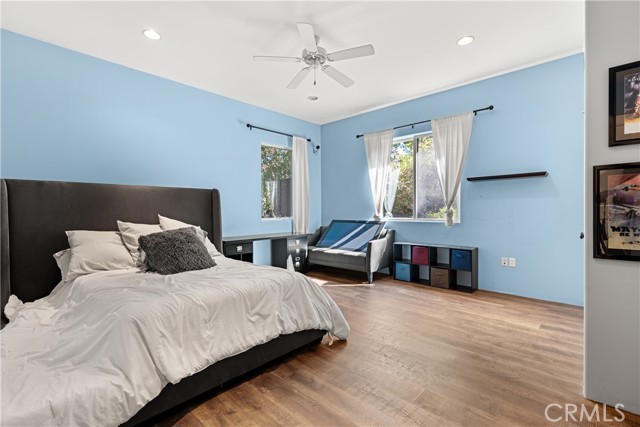 Detail Gallery Image 12 of 21 For 5150 Gloria Ave, Encino,  CA 91436 - 4 Beds | 4/1 Baths