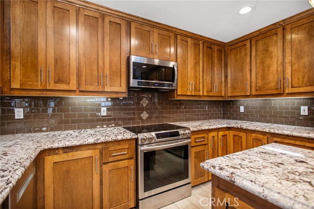 30201 Spray Drive, Canyon Lake CA: https://media.crmls.org/medias/17dab89b-0832-4461-bf6d-77d5bbe61ecd.jpg
