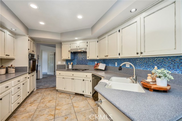 Detail Gallery Image 11 of 35 For 18026 Huckleberry Ct, Hidden Valley Lake,  CA 95467 - 3 Beds | 2 Baths