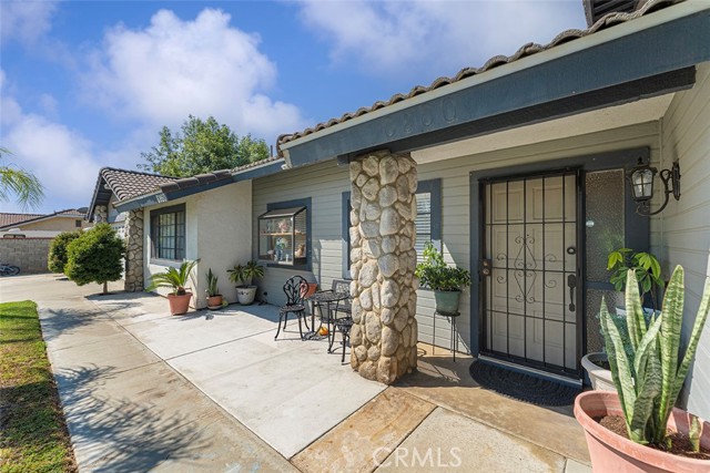 6860 27th Street, Jurupa Valley CA: https://media.crmls.org/medias/17dccfcf-cdfa-4e59-a2f1-2cf1db3f172f.jpg