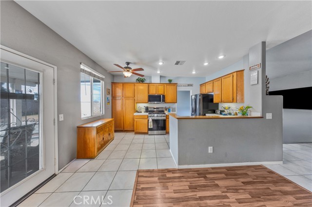 Detail Gallery Image 14 of 32 For 34711 Sunlight, Yucaipa,  CA 92399 - 4 Beds | 3 Baths