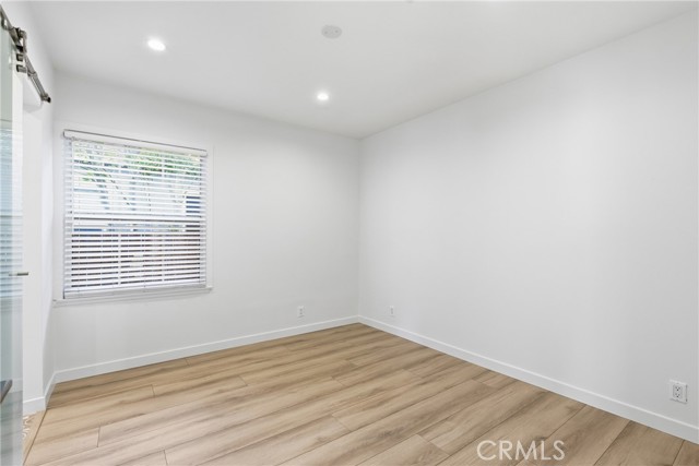 Detail Gallery Image 13 of 17 For 17546 Kittridge, Lake Balboa,  CA 91406 - 3 Beds | 2 Baths