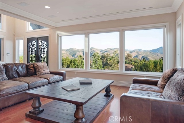 6805 Aviano Drive, Camarillo CA: https://media.crmls.org/medias/17ddc67f-c81c-4f73-820c-fa8aec877925.jpg