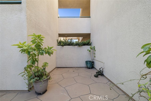 484 S Euclid Avenue, Pasadena CA: https://media.crmls.org/medias/17de08da-ca73-4846-9b46-253b72f175bc.jpg