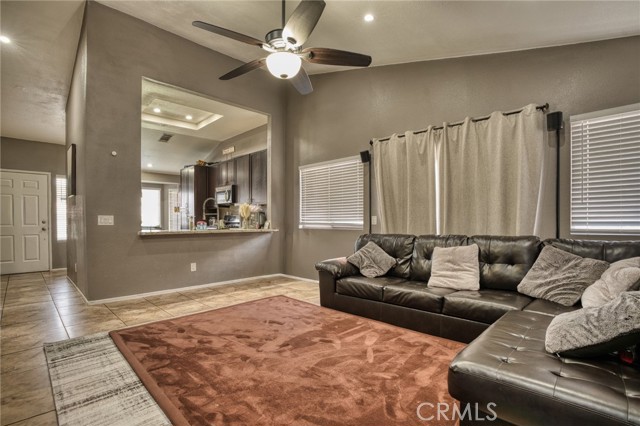 5802 Russ Place, Palmdale CA: https://media.crmls.org/medias/17de87a6-0074-4220-b760-9fb0a0ff2598.jpg