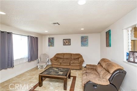 18610 Casaba Rd, Adelanto CA: https://media.crmls.org/medias/17df6e4f-af0a-44f4-9d9a-38eac17b71bd.jpg