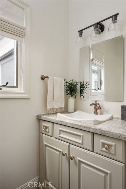 412 1/2 Goldenrod Avenue, Corona del Mar CA: https://media.crmls.org/medias/17df9f74-a057-4890-8048-1fc01e1be99c.jpg